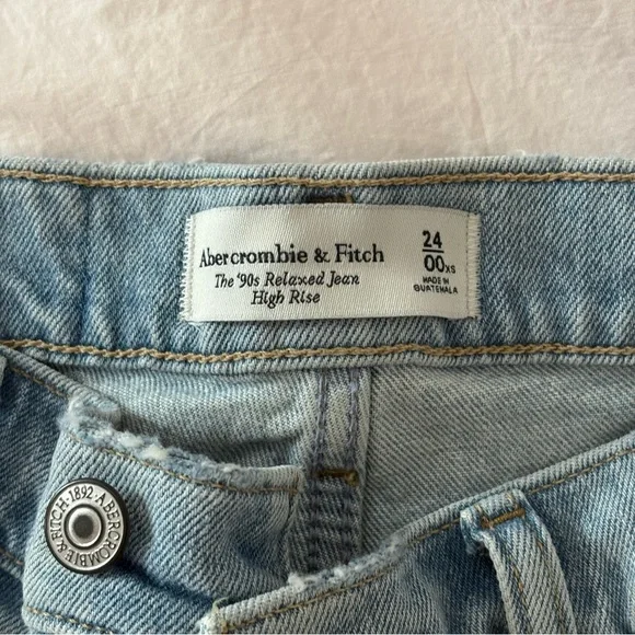 Abercrombie High Rise 90s Relaxed Jean xshort size 24 - Picture 2 of 7